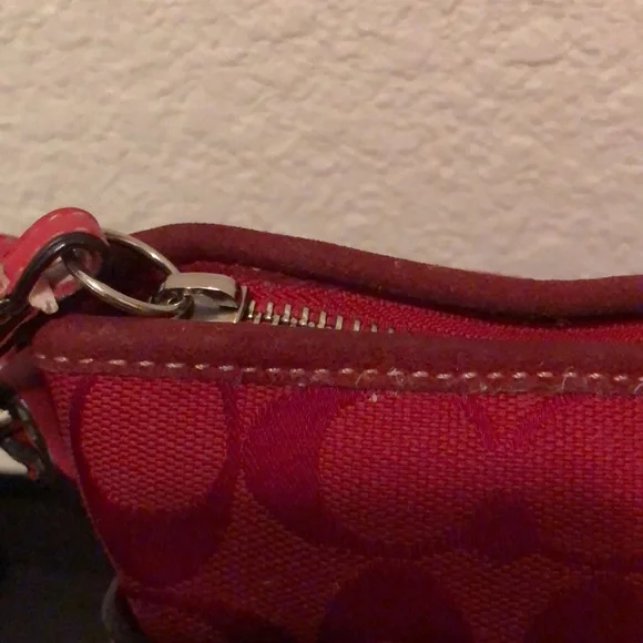 Coach purse medium size in red - Picture 6 of 8
